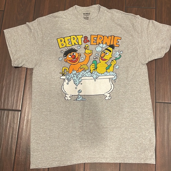 SESAME STREET - BERT & ERNIE IN BATH TUB T-SHIRT - Picture 3 of 5